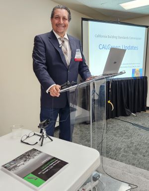 Enrigue giving presentation at Sustainable Facilities Forum