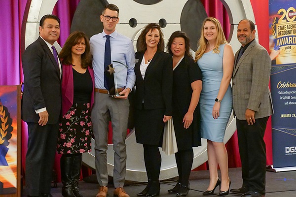 Julian Canete, President and CEO of the California Hispanic Chambers of Commerce, presents the Sacramento Municipal Utility District with the Gold Reciprocity Partner of the Year