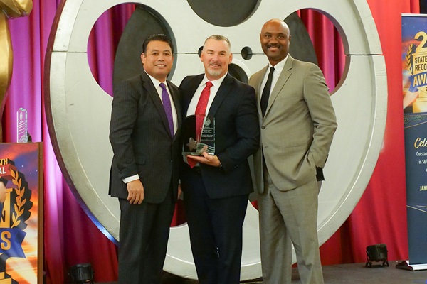 Julian Canete, President and CEO of the California Hispanic Chambers of Commerce, presents the Metropolitan Water District of Southern California with the Silver Reciprocity Partner of the Year award.