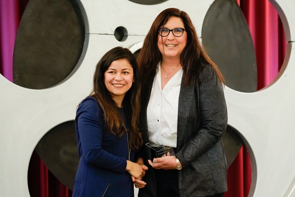 Araceli Mohseni, Department of General Services, presents Connie Smith, Department of Veterans Affairs, with the SB/DVBE Option Award.