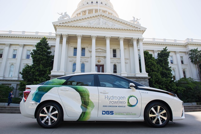 hydrogen powered vehicle in front of California State Capitol  